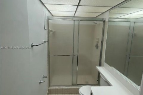 Condominio en alquiler en Miami, Florida, 2 dormitorios, 84.26 m2 № 2032237 - foto 13