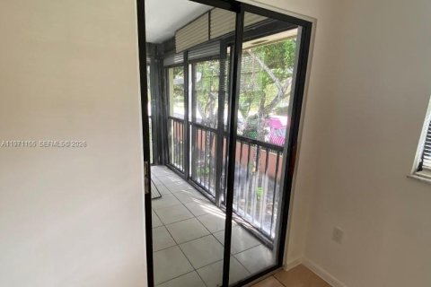 Condominio en alquiler en Miami, Florida, 2 dormitorios, 84.26 m2 № 2032237 - foto 9