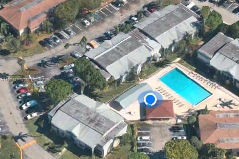 Condominio en Miami, Florida, 2 dormitorios  № 2032237