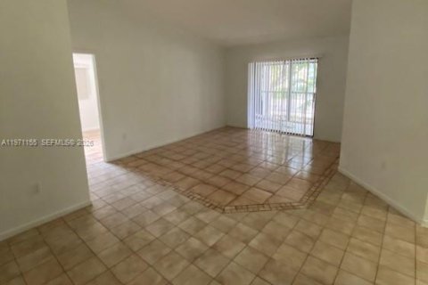 Condominio en alquiler en Miami, Florida, 2 dormitorios, 84.26 m2 № 2032237 - foto 4
