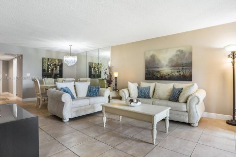 Condominio en venta en Pompano Beach, Florida, 2 dormitorios, 102.19 m2 № 2032692 - foto 4