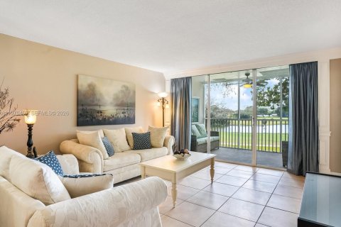 Condominio en venta en Pompano Beach, Florida, 2 dormitorios, 102.19 m2 № 2032692 - foto 3