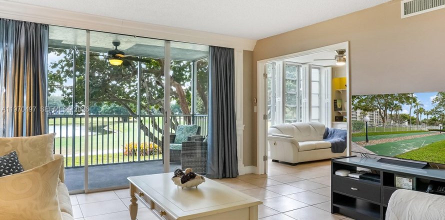 Condominio en Pompano Beach, Florida, 2 dormitorios № 2032692