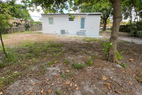 Villa ou maison à vendre à Miami, Floride: 2 chambres, 72 m2 № 1965743 - photo 21