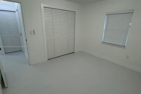 Villa ou maison à vendre à Miami, Floride: 2 chambres, 72 m2 № 1965743 - photo 14