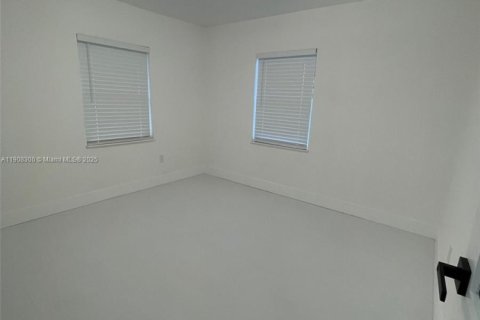 Villa ou maison à vendre à Miami, Floride: 2 chambres, 72 m2 № 1965743 - photo 15