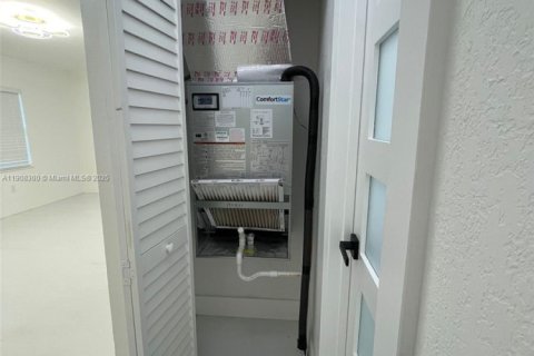 Villa ou maison à vendre à Miami, Floride: 2 chambres, 72 m2 № 1965743 - photo 17