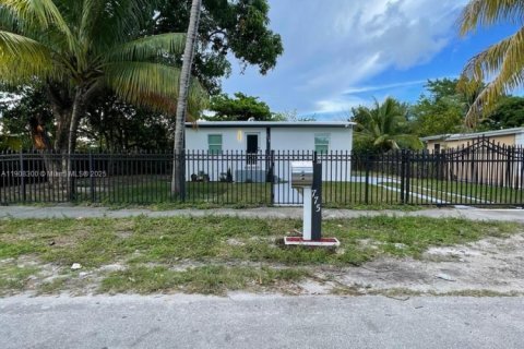 Villa ou maison à vendre à Miami, Floride: 2 chambres, 72 m2 № 1965743 - photo 3