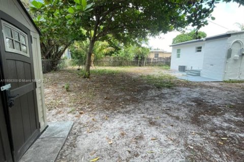 Villa ou maison à vendre à Miami, Floride: 2 chambres, 72 m2 № 1965743 - photo 22