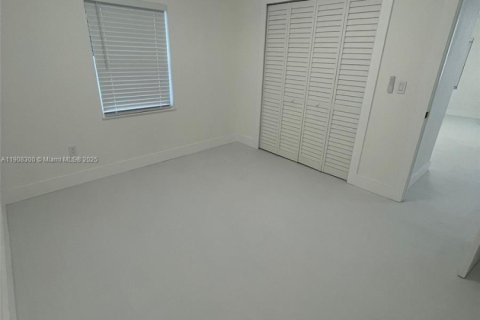 Villa ou maison à vendre à Miami, Floride: 2 chambres, 72 m2 № 1965743 - photo 12