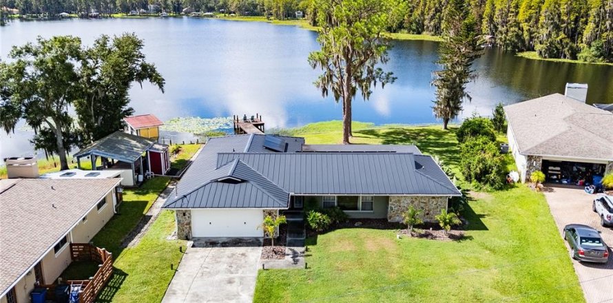 Casa en Land O' Lakes, Florida 3 dormitorios, 158.77 m2 № 2384466