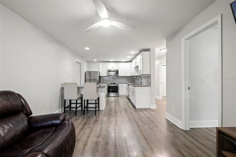Villa ou maison à vendre à Tampa, Floride: 4 chambres, 131.55 m2 № 2429147 - photo 3
