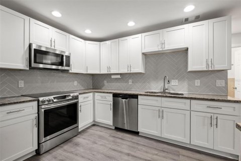 Villa ou maison à vendre à Tampa, Floride: 4 chambres, 131.55 m2 № 2429147 - photo 7