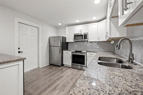 Villa ou maison à vendre à Tampa, Floride: 4 chambres, 131.55 m2 № 2429147 - photo 5