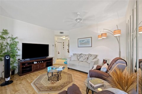 Condo in North Port, Florida, 2 bedrooms  № 2200468 - photo 6