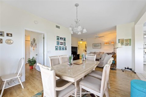 Condo in North Port, Florida, 2 bedrooms  № 2200468 - photo 10