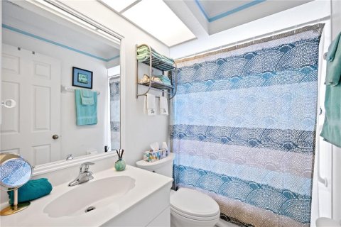 Condo in North Port, Florida, 2 bedrooms  № 2200468 - photo 23