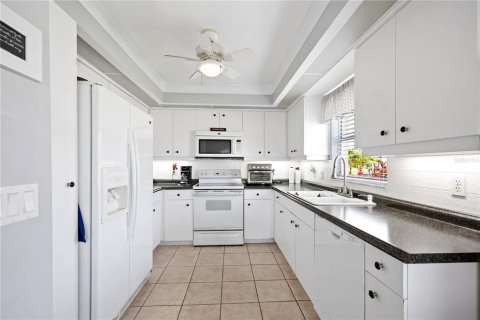 Condo in North Port, Florida, 2 bedrooms  № 2200468 - photo 15
