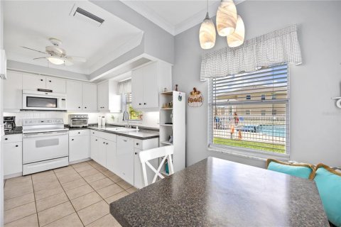 Condo in North Port, Florida, 2 bedrooms  № 2200468 - photo 12