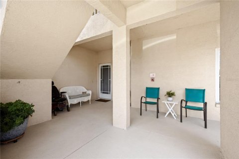 Condo in North Port, Florida, 2 bedrooms  № 2200468 - photo 2