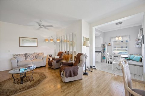 Condo in North Port, Florida, 2 bedrooms  № 2200468 - photo 11