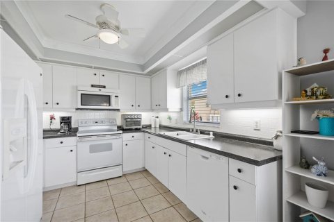 Condo in North Port, Florida, 2 bedrooms  № 2200468 - photo 14