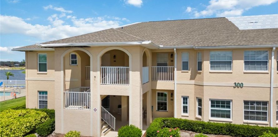Condo in North Port, Florida, 2 bedrooms  № 2200468