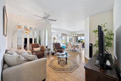 Condo in North Port, Florida, 2 bedrooms  № 2200468 - photo 4