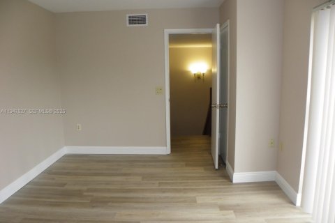 Touwnhouse à louer à Cooper City, Floride: 2 chambres, 117.43 m2 № 2009770 - photo 11