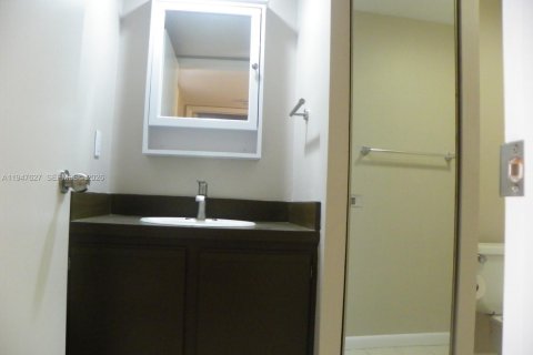 Touwnhouse à louer à Cooper City, Floride: 2 chambres, 117.43 m2 № 2009770 - photo 12