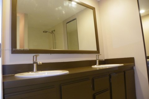 Touwnhouse à louer à Cooper City, Floride: 2 chambres, 117.43 m2 № 2009770 - photo 8