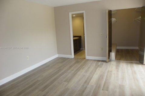 Touwnhouse à louer à Cooper City, Floride: 2 chambres, 117.43 m2 № 2009770 - photo 6