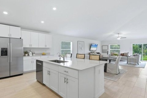 House in Parrish, Florida 4 bedrooms, 226.59 sq.m. № 2092992 - photo 11