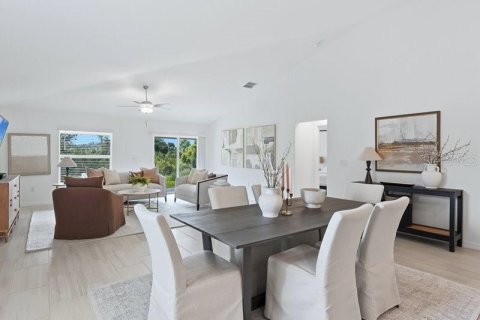 House in Parrish, Florida 4 bedrooms, 226.59 sq.m. № 2092992 - photo 6
