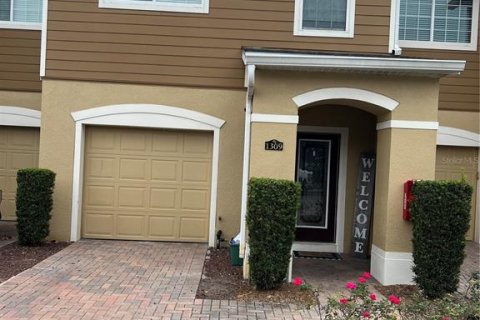Townhouse in Winter Springs, Florida 3 bedrooms, 138.61 sq.m. № 1522431 - photo 1