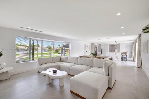Casa en venta en Fort Lauderdale, Florida, 3 dormitorios, 190.26 m2 № 2039434 - foto 10