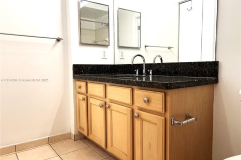 Copropriété à louer à South Miami, Floride: 2 chambres, 93.83 m2 № 1762941 - photo 13