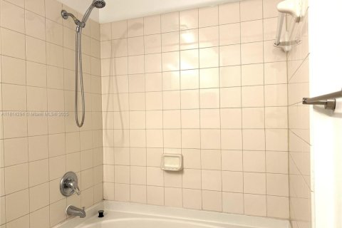 Copropriété à louer à South Miami, Floride: 2 chambres, 93.83 m2 № 1762941 - photo 14