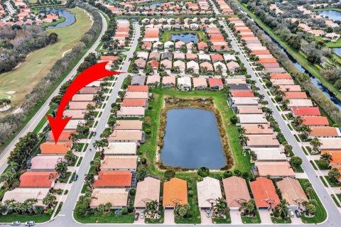 House in Boynton Beach, Florida 3 bedrooms, 163.51 sq.m. № 1002504 - photo 1