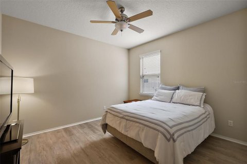 Casa en venta en Mount Dora, Florida, 3 dormitorios, 201.04 m2 № 1796955 - foto 2