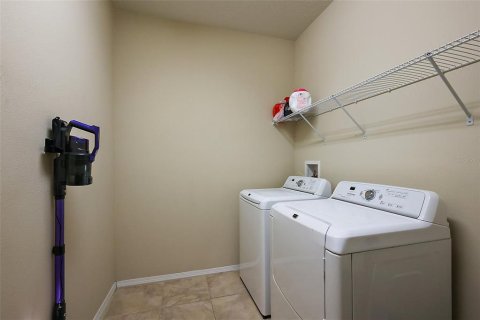 Casa en venta en Mount Dora, Florida, 3 dormitorios, 201.04 m2 № 1796955 - foto 4