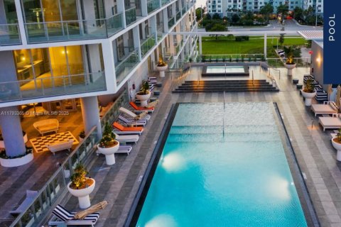 Condo in Sunrise, Florida, 2 bedrooms  № 1861819 - photo 21