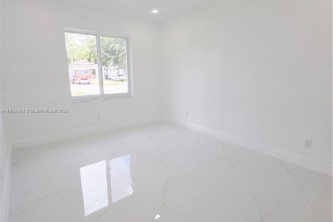 House in West Park, Florida 4 bedrooms, 173.08 sq.m. № 1953871 - photo 17