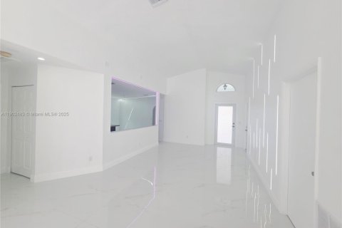 House in West Park, Florida 4 bedrooms, 173.08 sq.m. № 1953871 - photo 4