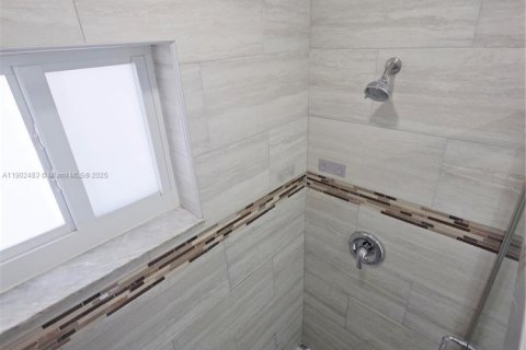 House in West Park, Florida 4 bedrooms, 173.08 sq.m. № 1953871 - photo 12