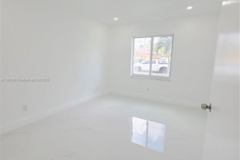 House in West Park, Florida 4 bedrooms, 173.08 sq.m. № 1953871 - photo 15