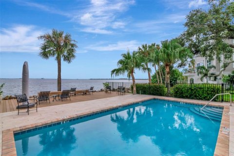 Copropriété à louer à Tampa, Floride: 3 chambres, 260.78 m2 № 2436757 - photo 2