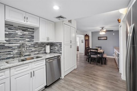 Copropriété à vendre à Saint Petersburg, Floride: 2 chambres, 109.16 m2 № 2219619 - photo 19