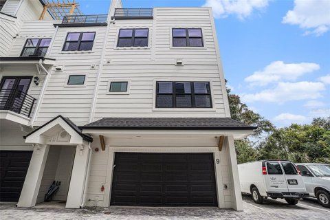 Touwnhouse à louer à Tampa, Floride: 4 chambres, 256.04 m2 № 1844997 - photo 1