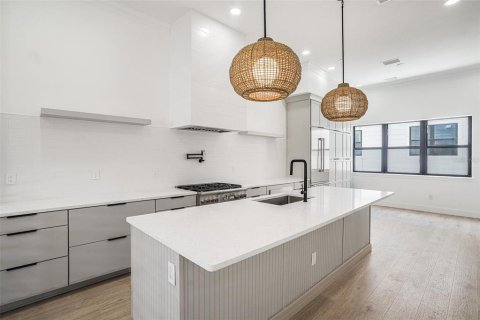 Touwnhouse à louer à Tampa, Floride: 4 chambres, 256.04 m2 № 1844997 - photo 8